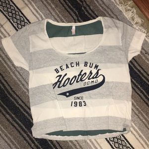 Hooters beach bum tee